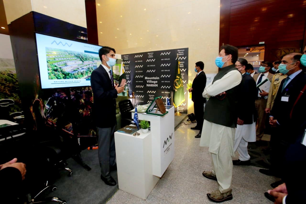 MuAz Accountants’ advisory team presenting a briefing to Mr. Imran Khan, former Prime Minister of Pakistan.